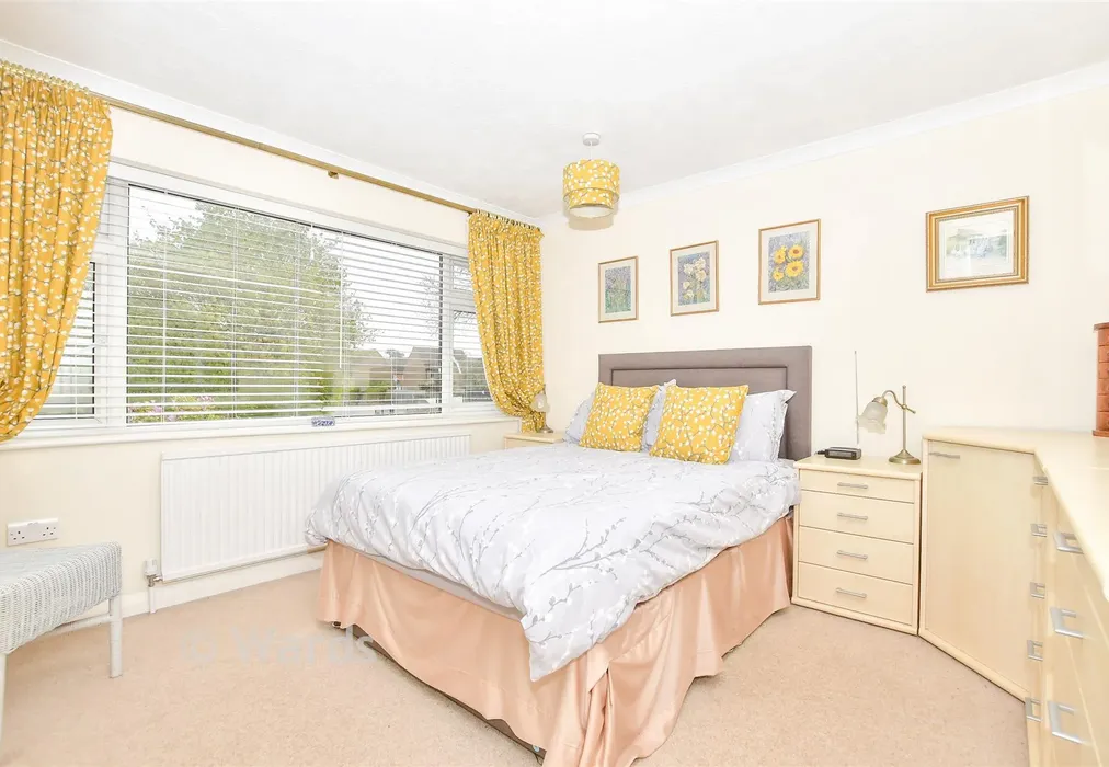 Bedroom 1 - Ham Lane, Lenham, Maidstone, Kent - Wards of Kent