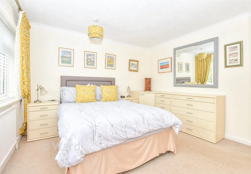Bedroom 1 - Ham Lane, Lenham, Maidstone, Kent - Wards of Kent