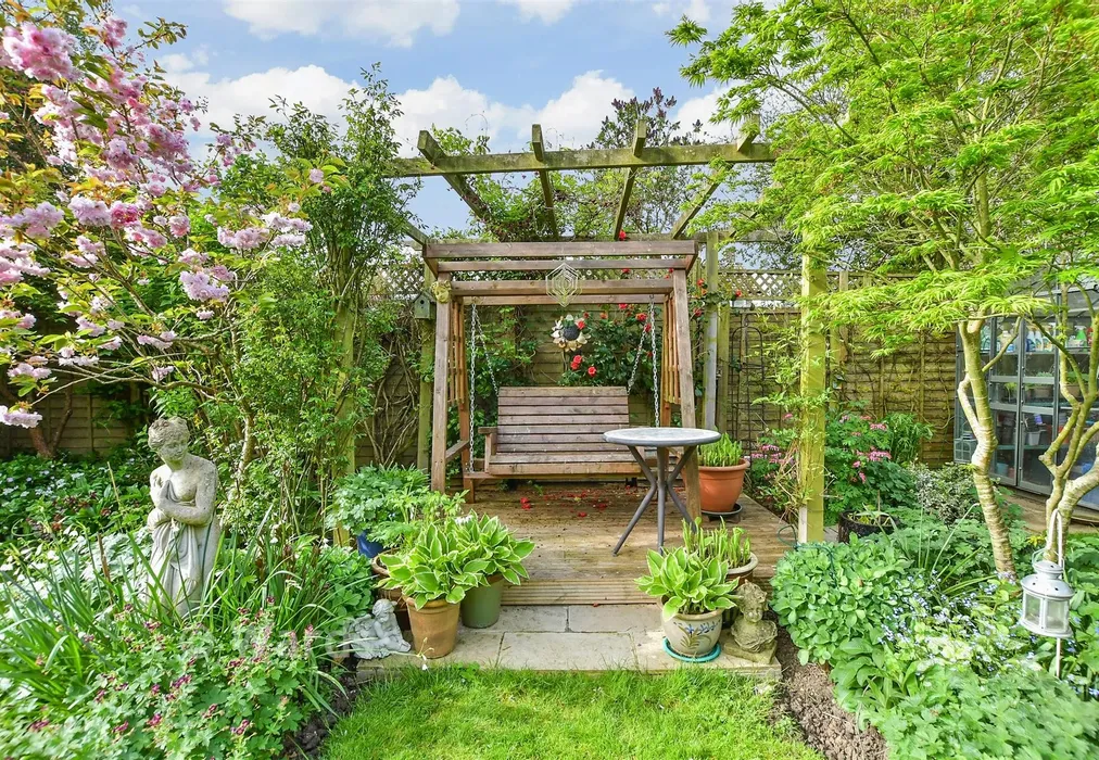 Rear Garden - Ham Lane, Lenham, Maidstone, Kent - Wards of Kent