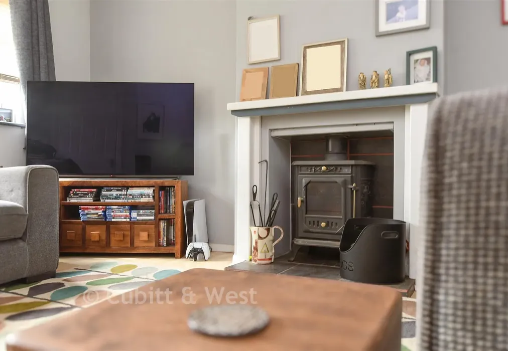 Internal Lifestyle Photograph - Mill Lane, Oxted, Surrey - Wards of Kent