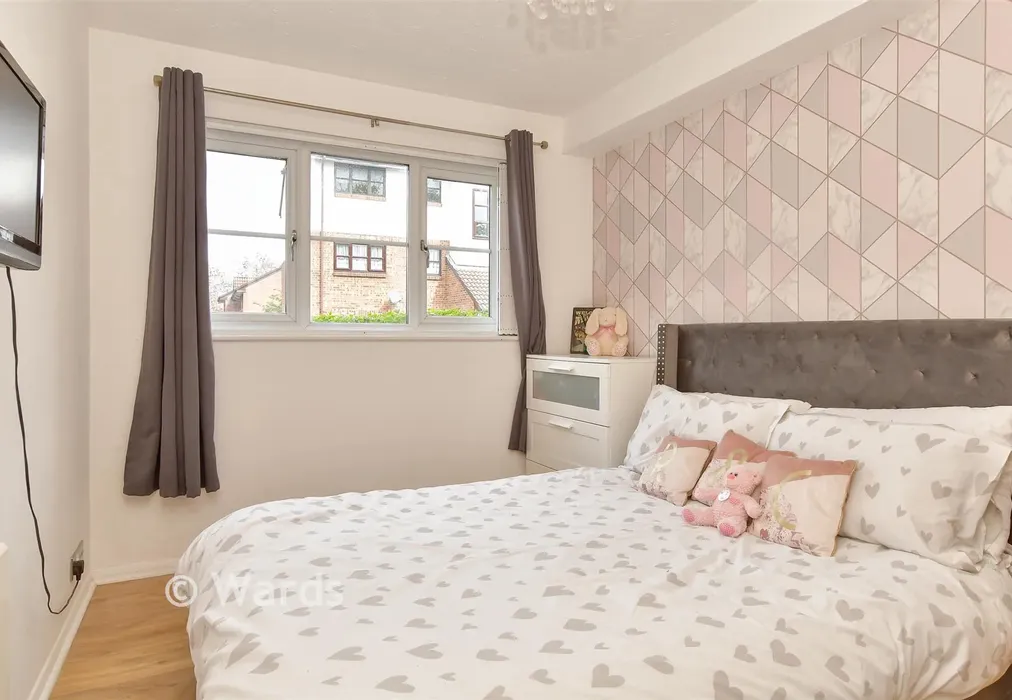 Bedroom 1 - Unicorn Walk, Greenhithe, Kent - Wards of Kent