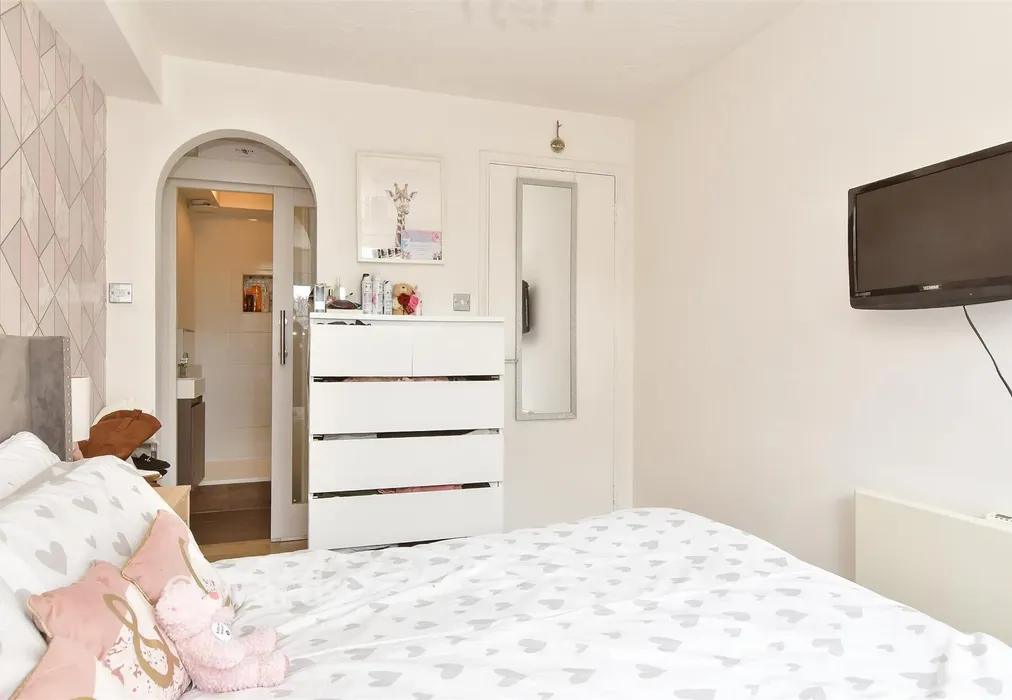 Bedroom 1 - Unicorn Walk, Greenhithe, Kent - Wards of Kent