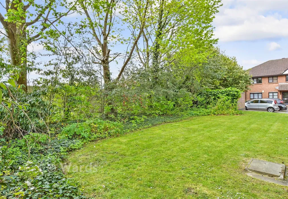 Communal Gardens - Unicorn Walk, Greenhithe, Kent - Wards of Kent