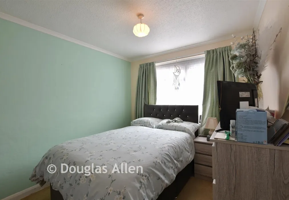 Bedroom 2 - Deirdre Avenue, Wickford, Essex - Wards of Kent