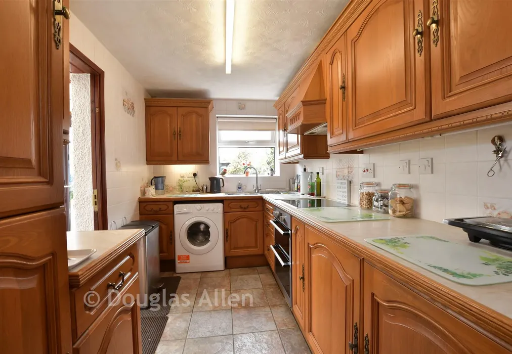 Kitchen - Deirdre Avenue, Wickford, Essex - Wards of Kent