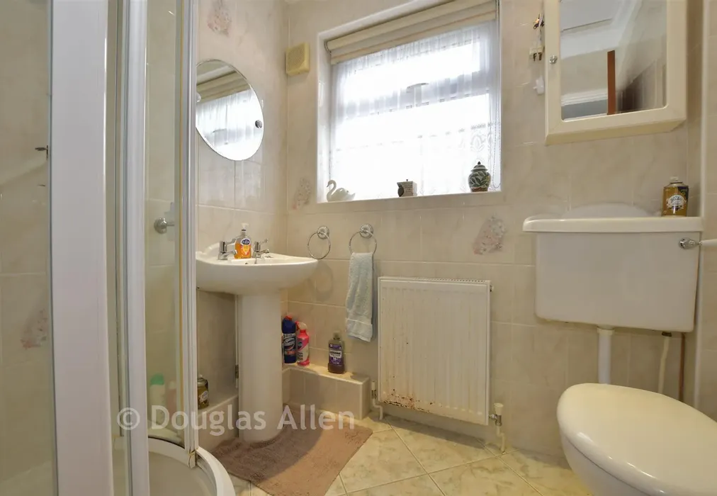 Shower Room - Deirdre Avenue, Wickford, Essex - Wards of Kent
