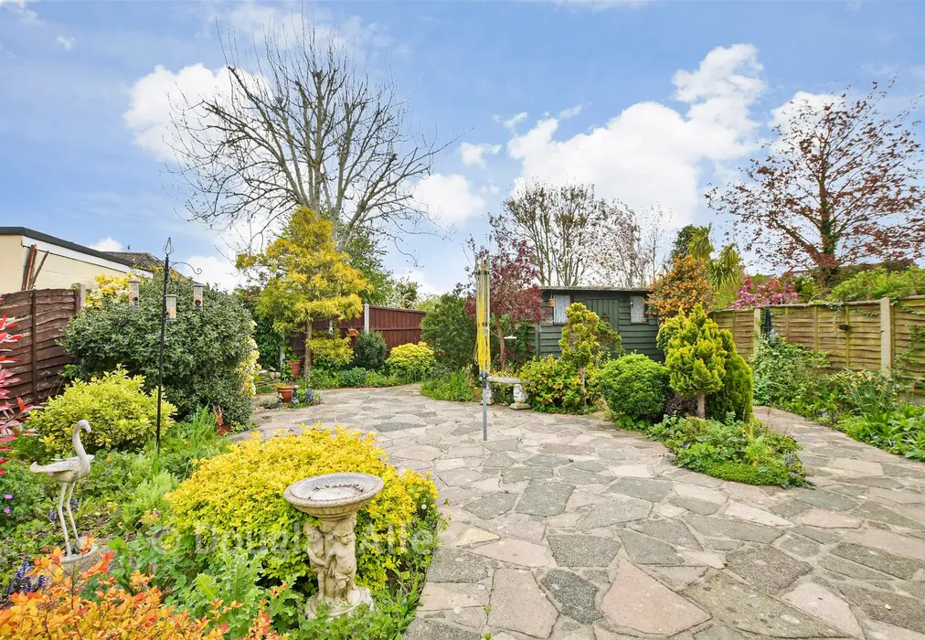 Rear Garden - Deirdre Avenue, Wickford, Essex - Wards of Kent