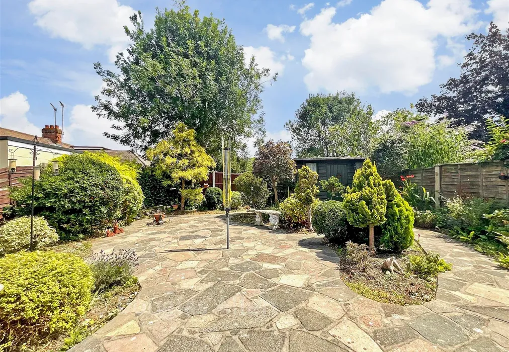Rear Garden - Deirdre Avenue, Wickford, Essex - Wards of Kent