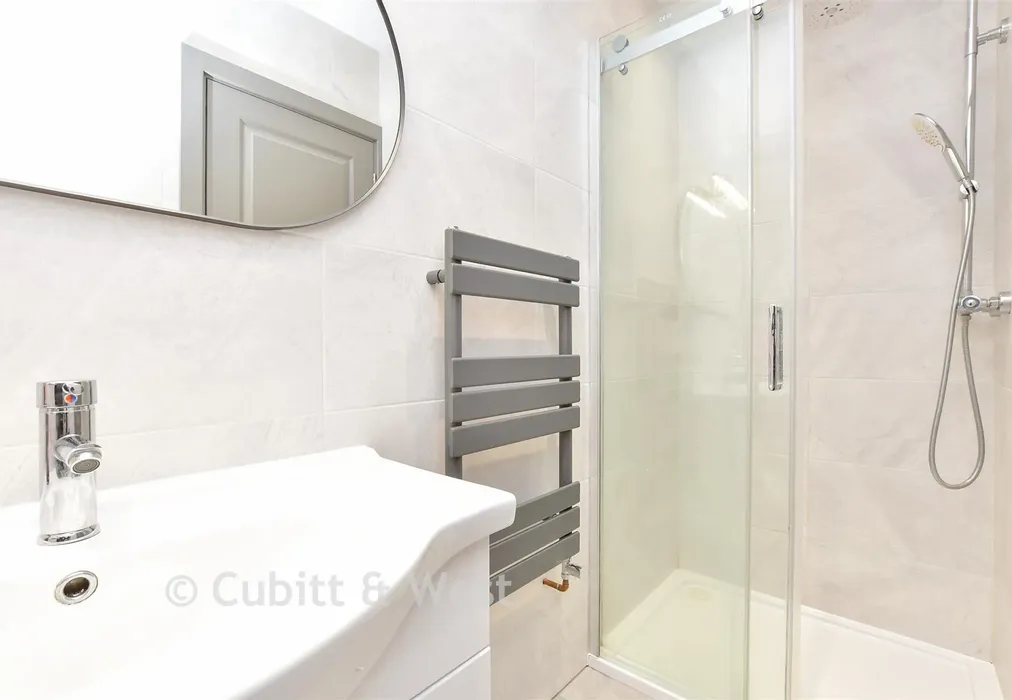 En-Suite Shower Room - Ravenswood Road, Croydon, Surrey - Wards of Kent