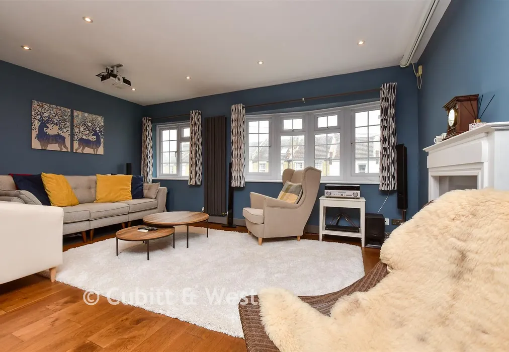 Living Room - Ravenswood Road, Croydon, Surrey - Wards of Kent