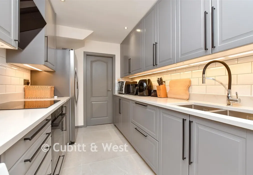 Kitchen - Ravenswood Road, Croydon, Surrey - Wards of Kent