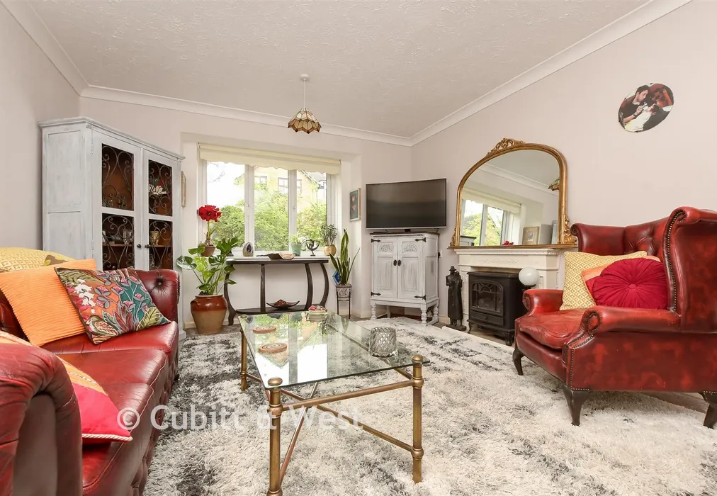 Lounge/Diner - Reigate Hill, Reigate, Surrey - Wards of Kent