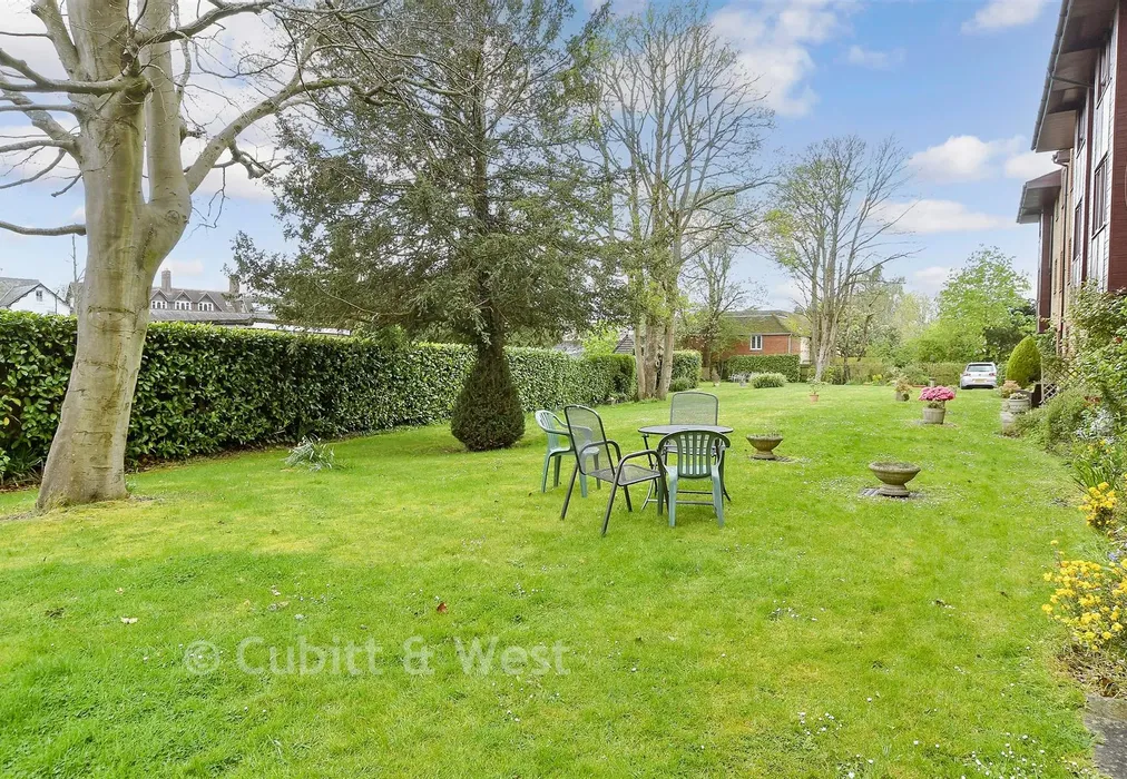 Communal Gardens - Reigate Hill, Reigate, Surrey - Wards of Kent