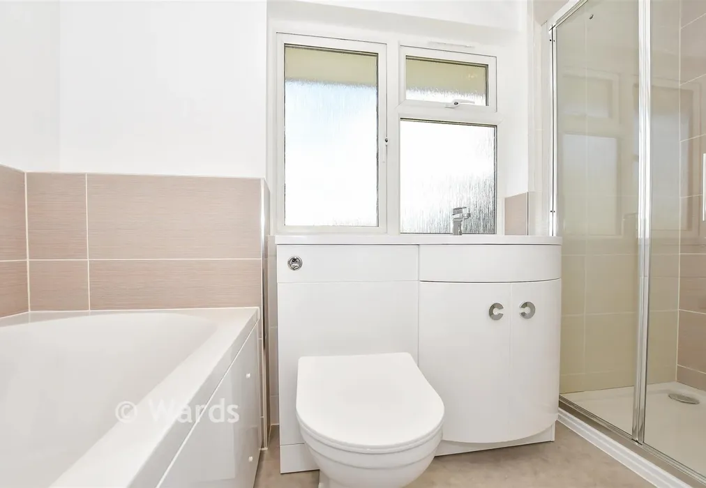 Bathroom - Bell Road, Maidstone, Kent - Wards of Kent