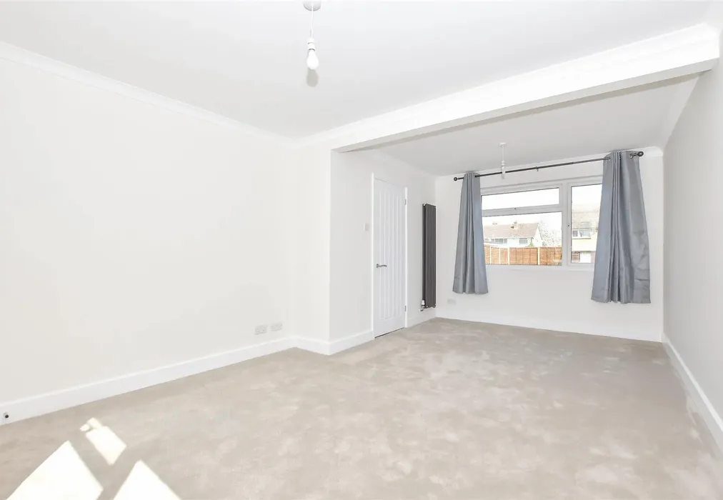 Lounge/Diner - Bell Road, Maidstone, Kent - Wards of Kent