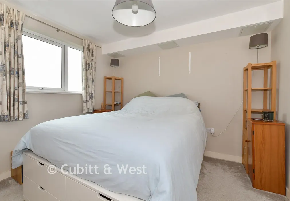 Bedroom - Park View Road, Leatherhead, Surrey - Wards of Kent