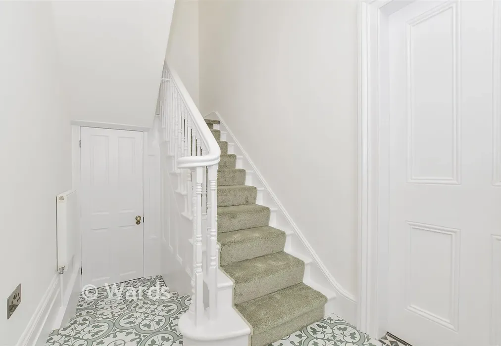 Entrance Hall - Stonehorse Lane, Rochester, Kent - Wards of Kent