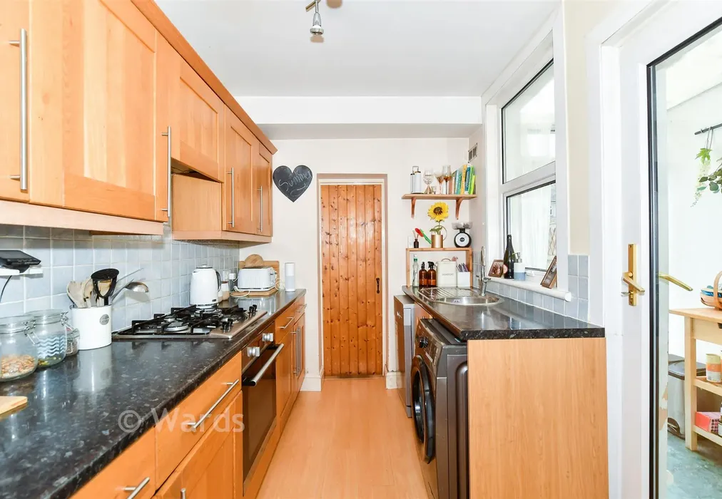 Kitchen - Springfield Road, Larkfield, Aylesford, Kent - Wards of Kent