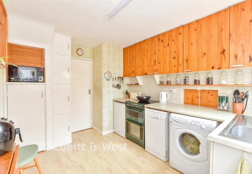 Kitchen - Staunton Road, Havant, Hampshire - Wards of Kent