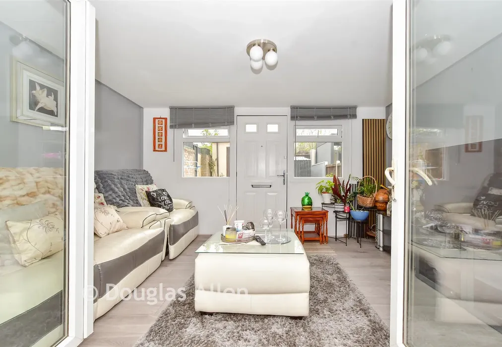 Family Room - Theydon Court, Waltham Abbey, Essex - Wards of Kent