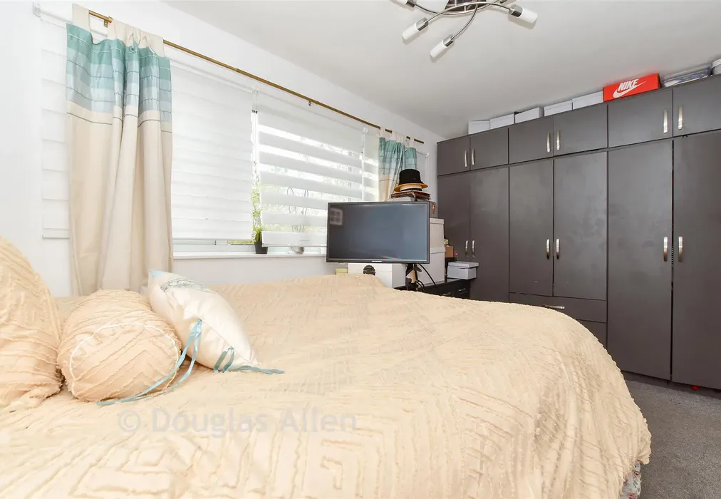 Bedroom 1 - Theydon Court, Waltham Abbey, Essex - Wards of Kent