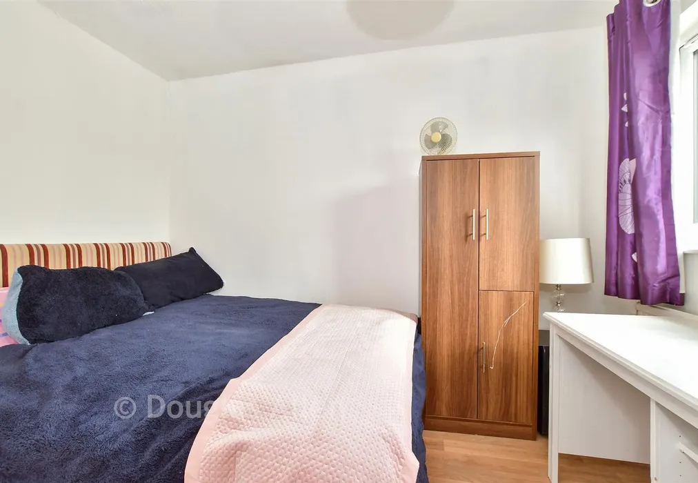 Bedroom 3 - Theydon Court, Waltham Abbey, Essex - Wards of Kent