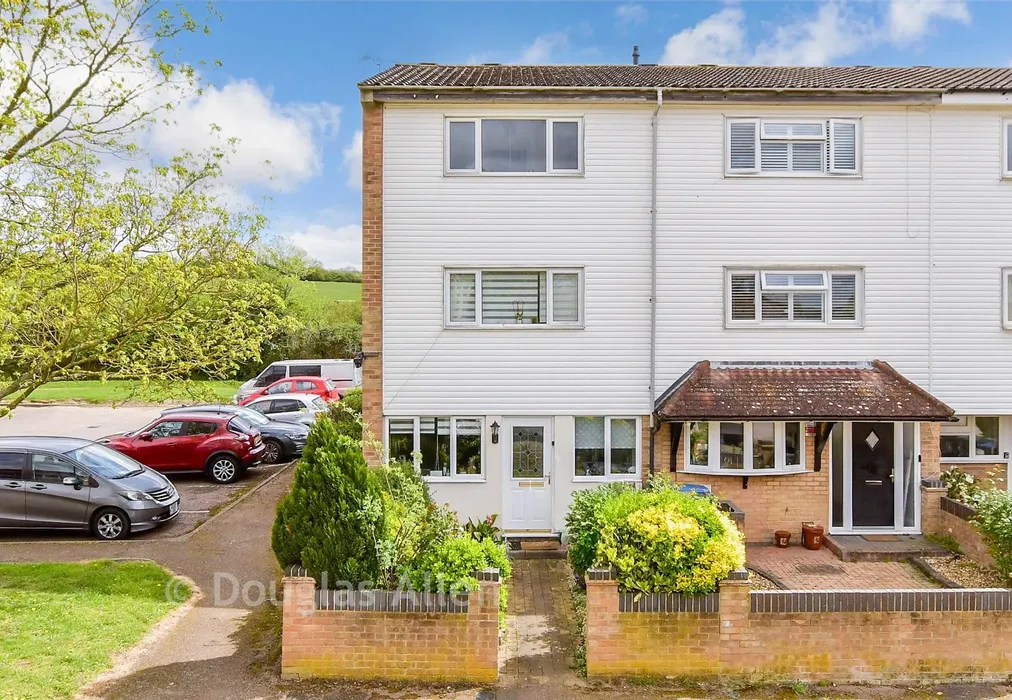 External (Web) - Theydon Court, Waltham Abbey, Essex - Wards of Kent