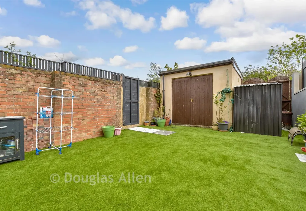 Rear Garden - Theydon Court, Waltham Abbey, Essex - Wards of Kent