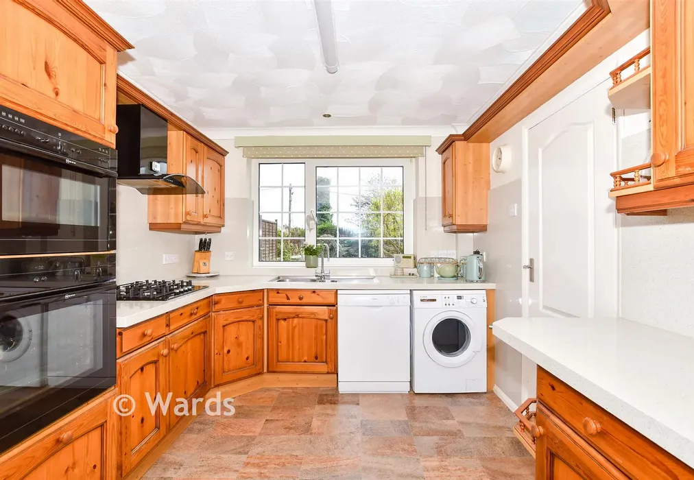 Kitchen/Breakfast Room - Butchers Lane, Mereworth, Maidstone, Kent - Wards of Kent
