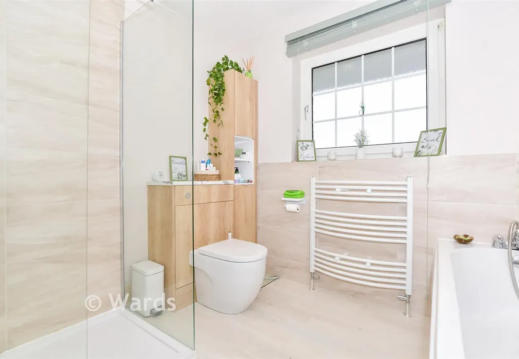 En-Suite Bathroom - Butchers Lane, Mereworth, Maidstone, Kent - Wards of Kent