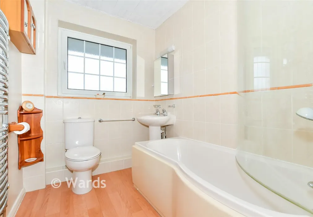 Bathroom - Butchers Lane, Mereworth, Maidstone, Kent - Wards of Kent