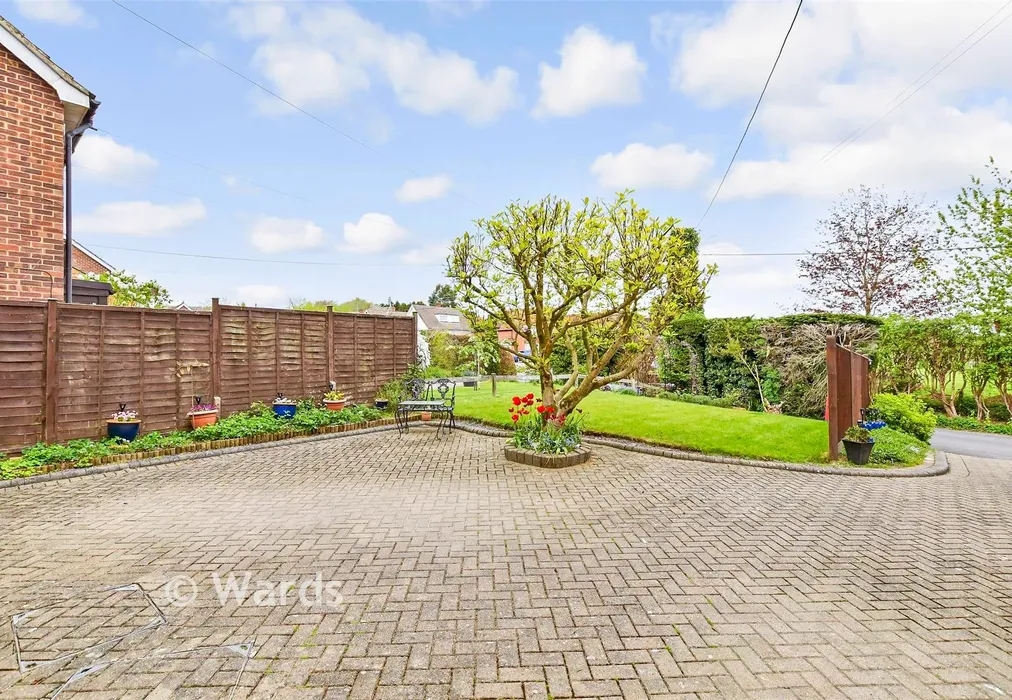 Front Garden - Butchers Lane, Mereworth, Maidstone, Kent - Wards of Kent