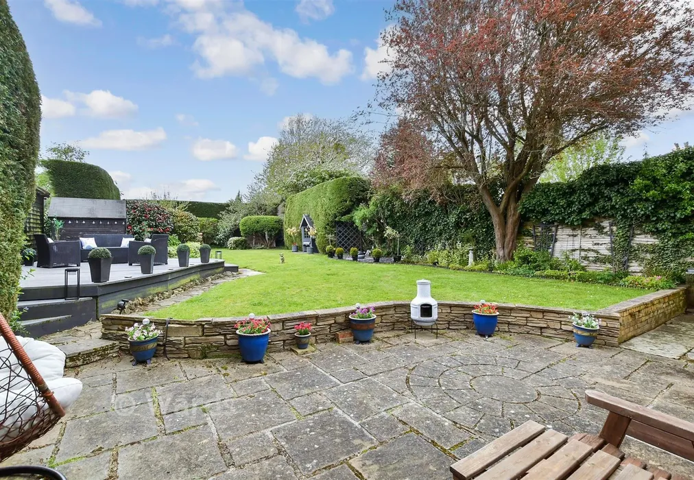 Rear Garden - Butchers Lane, Mereworth, Maidstone, Kent - Wards of Kent