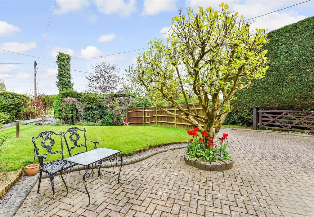 Front Garden - Butchers Lane, Mereworth, Maidstone, Kent - Wards of Kent