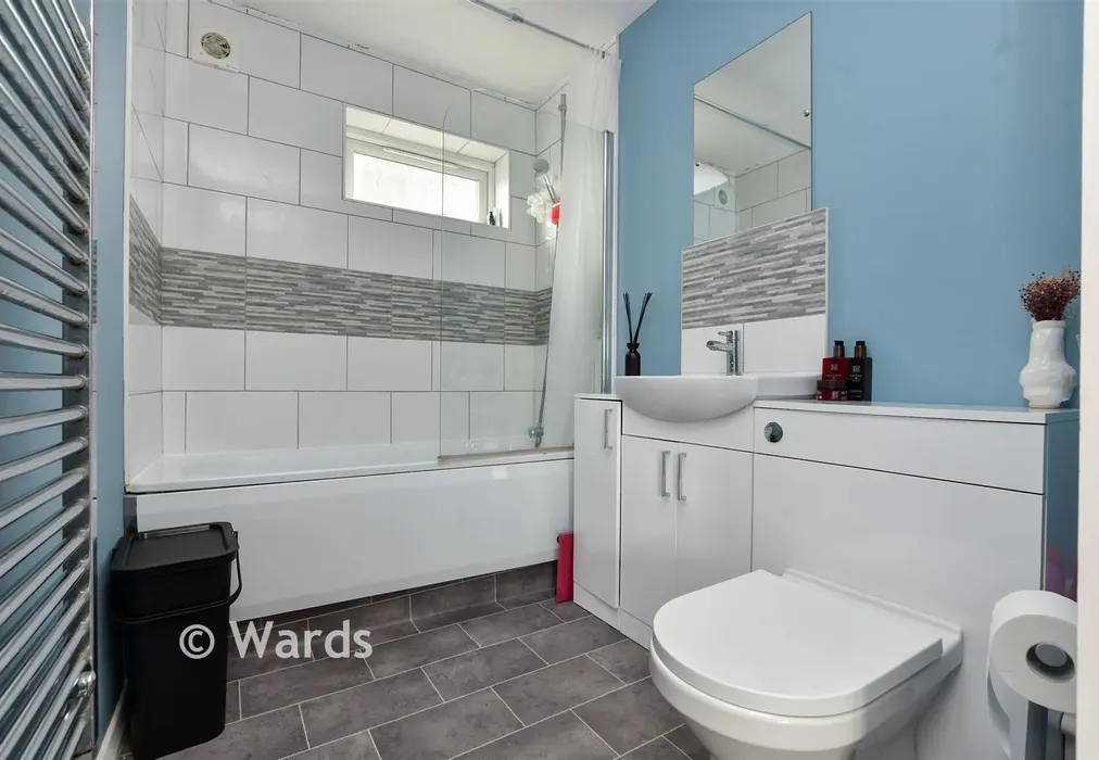 Bathroom - Park Lane, Birchington, Kent - Wards of Kent
