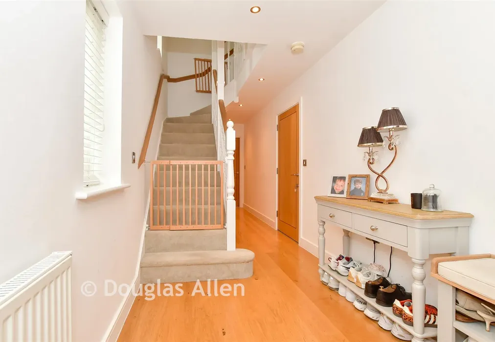 Hallway - Mowbray Close, Epping, Essex - Wards of Kent
