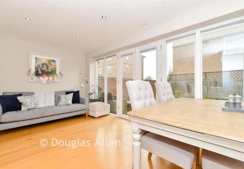 Dining Area - Mowbray Close, Epping, Essex - Wards of Kent