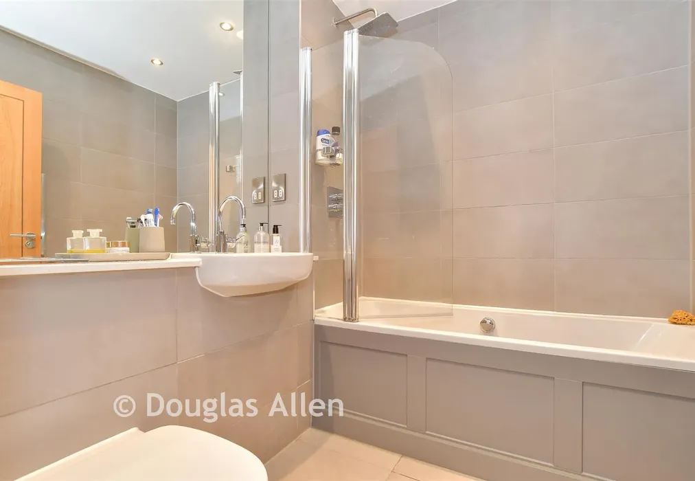 Bathroom - Mowbray Close, Epping, Essex - Wards of Kent