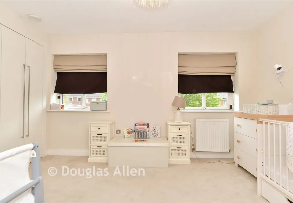 Bedroom 2 - Mowbray Close, Epping, Essex - Wards of Kent