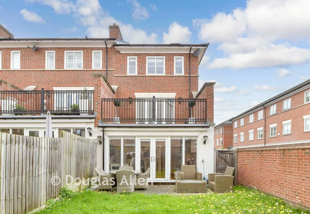 Rear Elevation - Mowbray Close, Epping, Essex - Wards of Kent