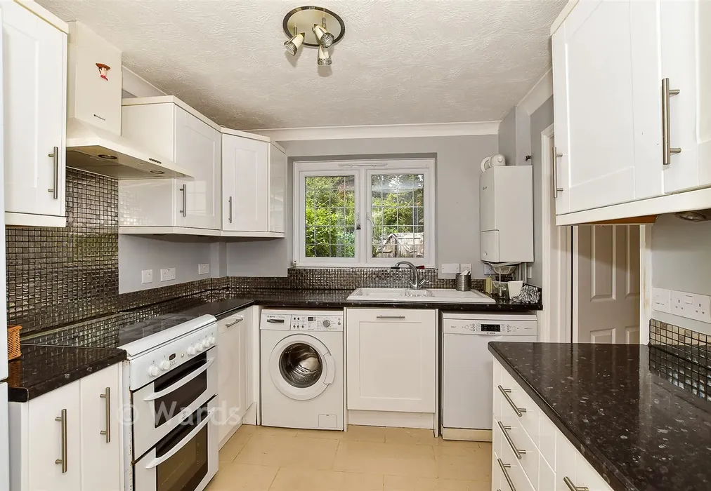Kitchen - Frythe Way, Cranbrook, Kent - Wards of Kent