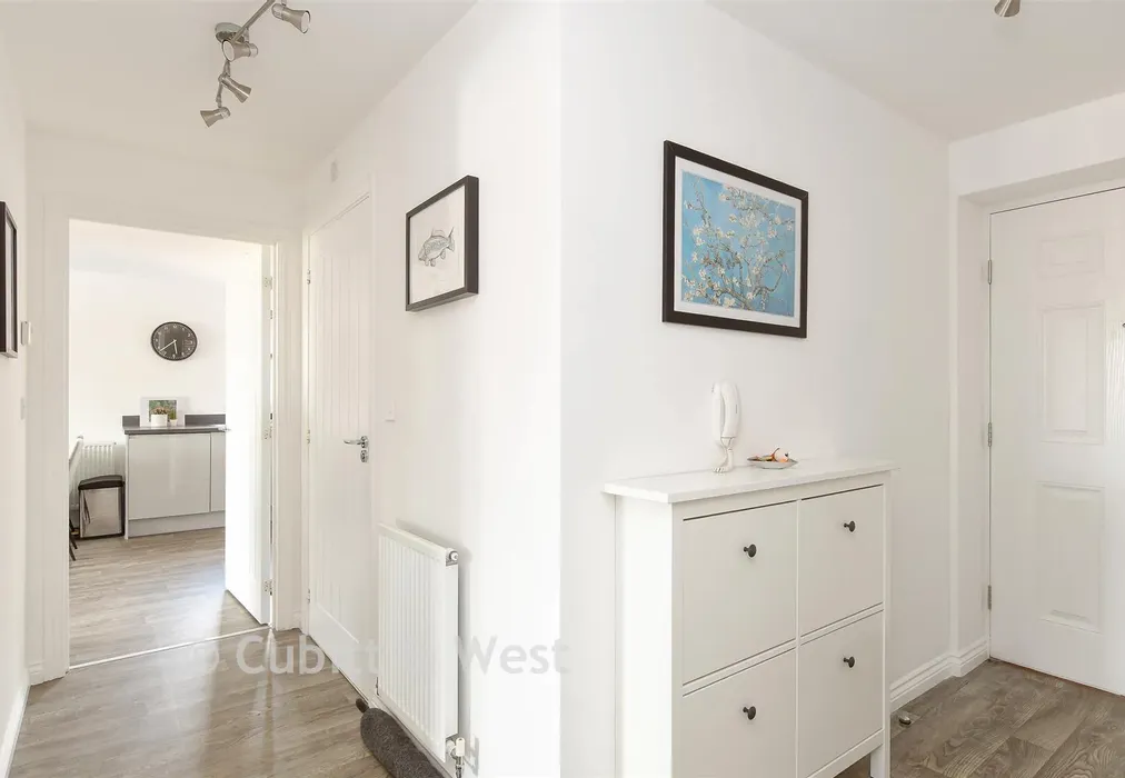 Entrance Hall - Westvale Road, Horley, Surrey - Wards of Kent