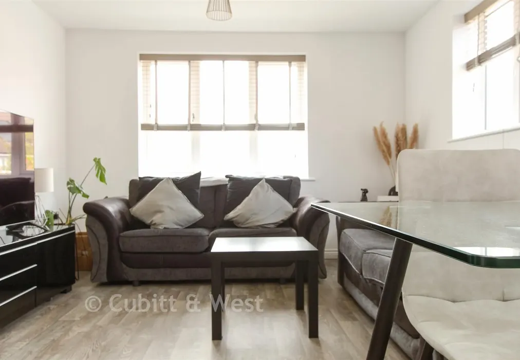 Internal Lifestyle Photograph - Westvale Road, Horley, Surrey - Wards of Kent