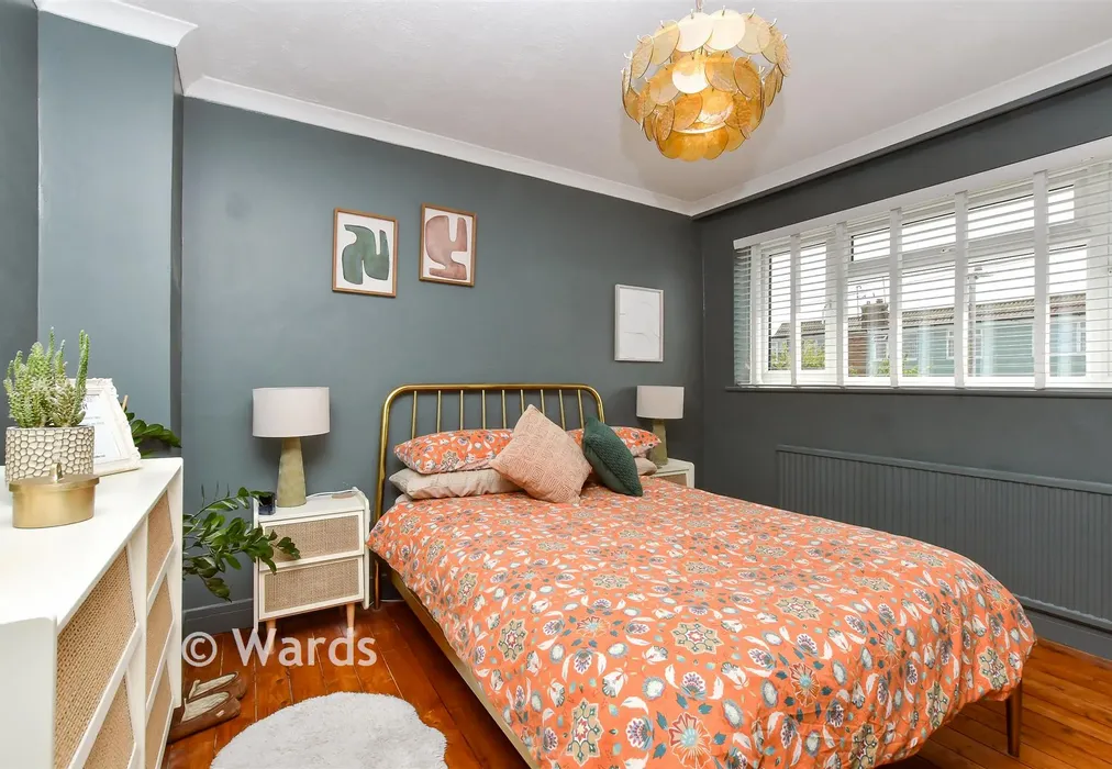 Bedroom 1 - Cliff Gardens, Minster On Sea, Sheerness, Kent - Wards of Kent