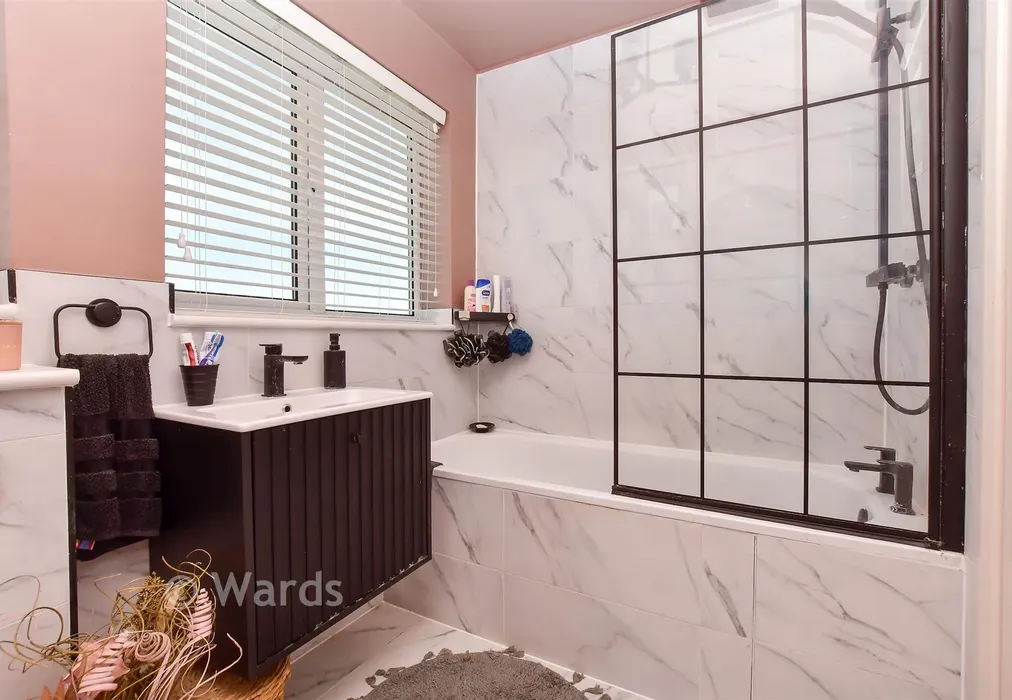 Bathroom - Cliff Gardens, Minster On Sea, Sheerness, Kent - Wards of Kent