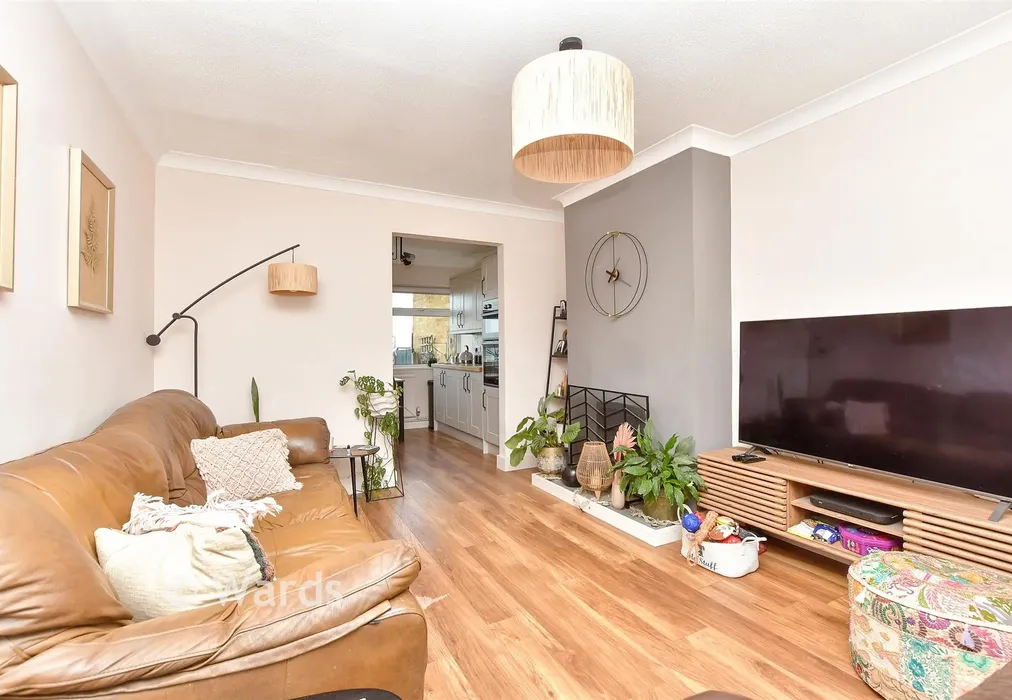 Lounge - Cliff Gardens, Minster On Sea, Sheerness, Kent - Wards of Kent