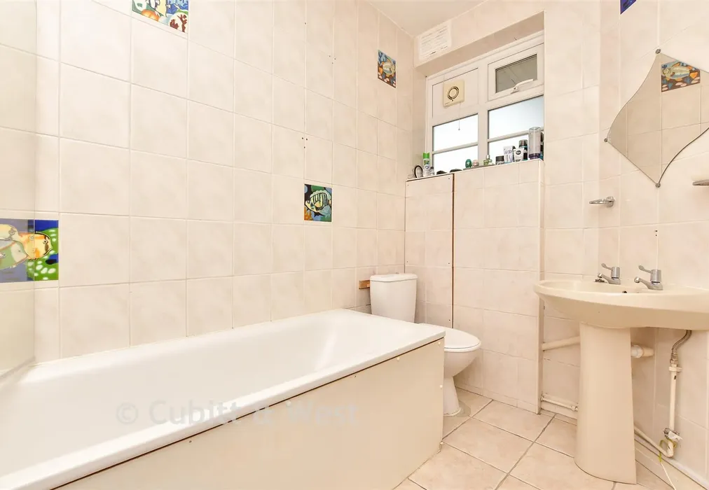 Bathroom - Brighton Road, Purley, Surrey - Wards of Kent