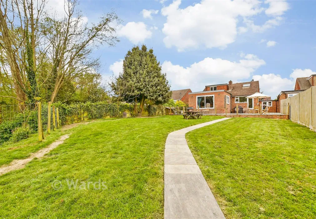 Rear Garden - Ghyllside Road, Northiam, Rye, East Sussex - Wards of Kent