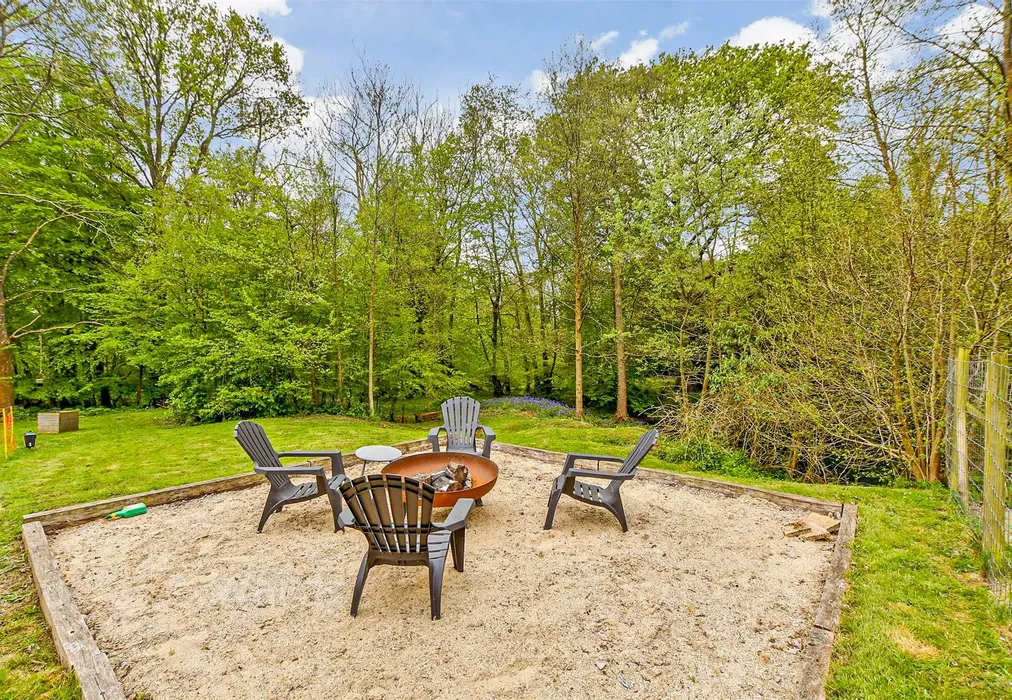 Rear Garden - Ghyllside Road, Northiam, Rye, East Sussex - Wards of Kent