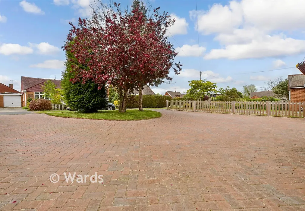 Driveway/Parking - Ghyllside Road, Northiam, Rye, East Sussex - Wards of Kent